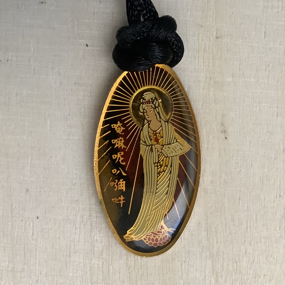 New vintage Quan Yin / Kwan Yin pendant necklace